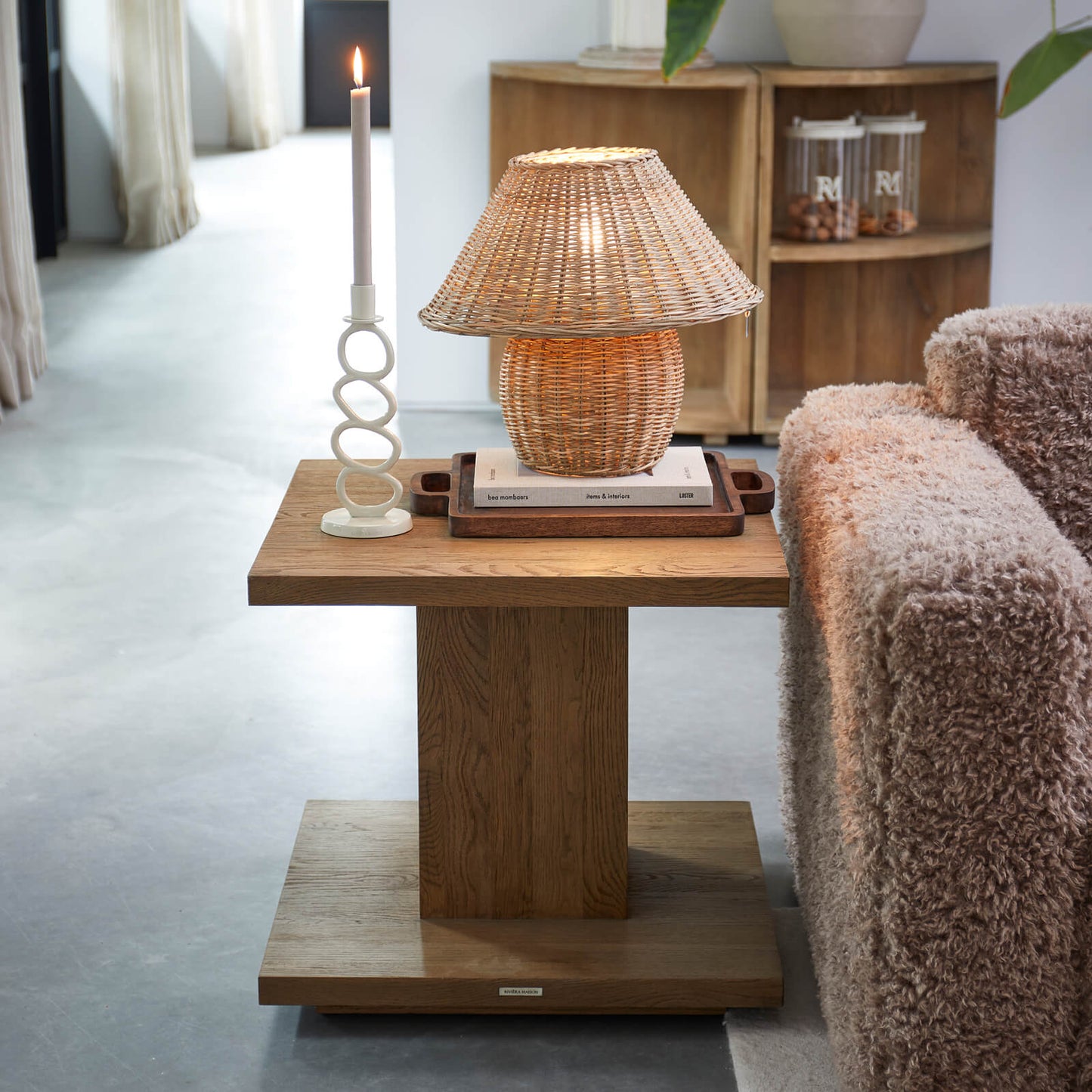 Lámpara de mesa rústica de rattan ames