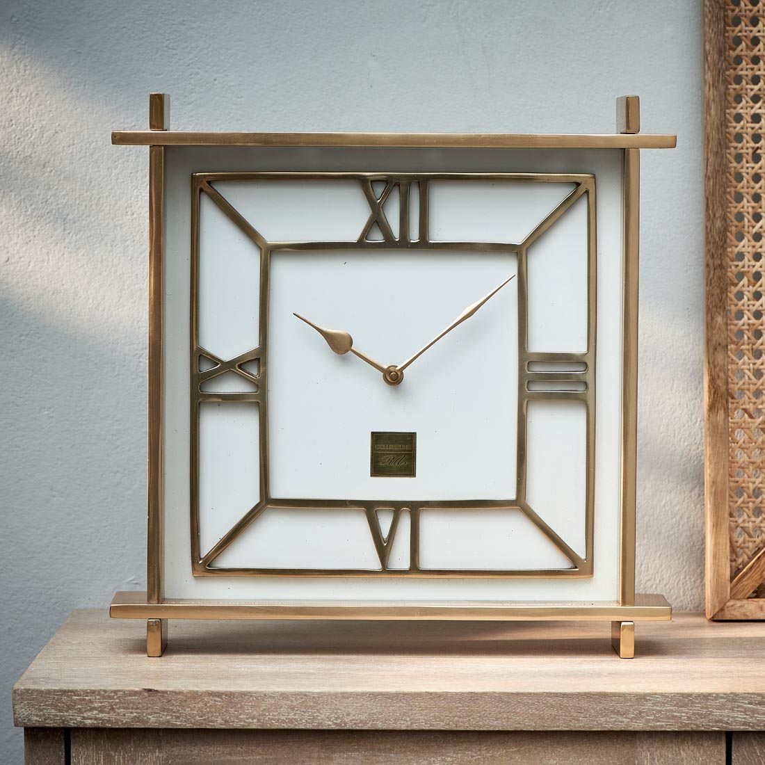 Reloj de la pared de la parte superior del lado este