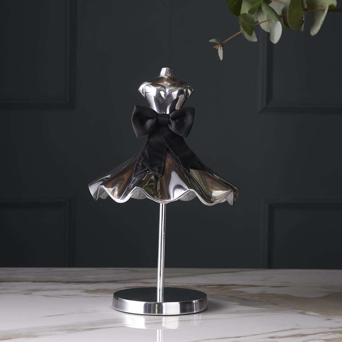 Rm schöne Kleidstatue