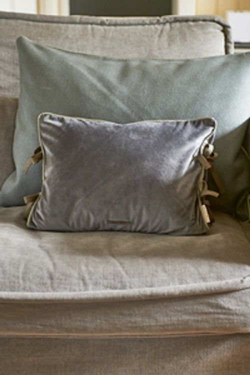 Amazing Allure Mini Velvet Pillow Cover 40x30 maisonleonie